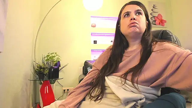 Snapshot of BattyMoll chatting on 12.12.24 BattyMoll online show from 12.12.24