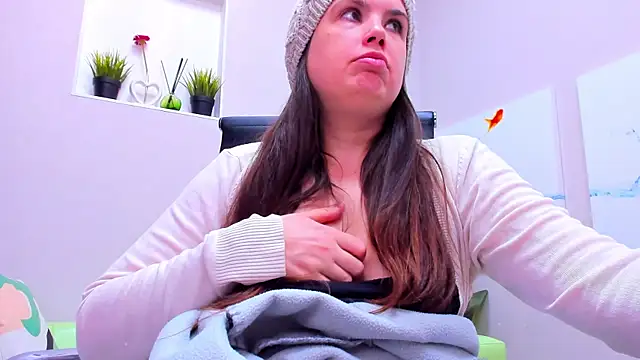 Snapshot of BattyMoll chatting on 12.16.24 BattyMoll online show from 12.16.24