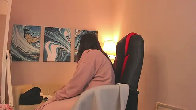 Snapshot of BattyMoll chatting on 12.18.24 BattyMoll online show from 12.18.24