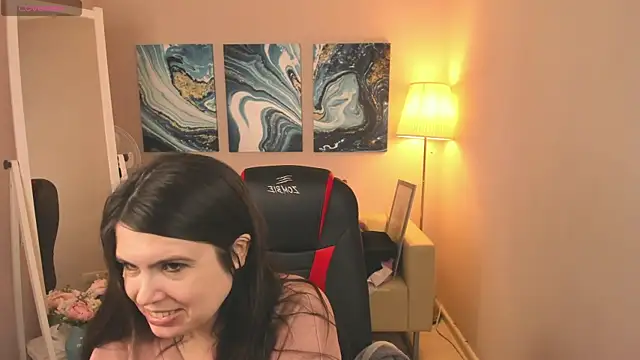 Snapshot of BattyMoll chatting on 01.28.25 BattyMoll online show from 01.28.25