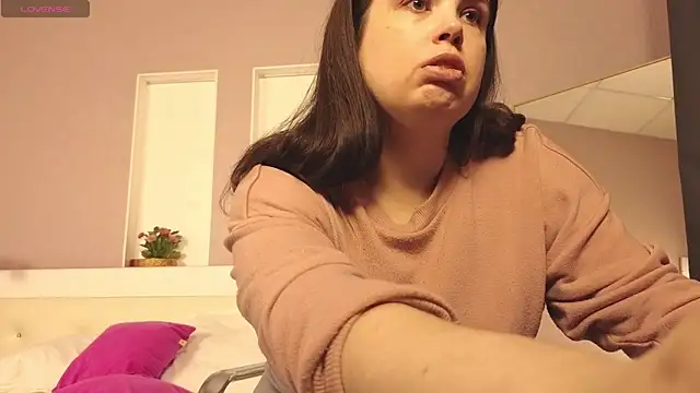 Snapshot of BattyMoll chatting on 02.05.25 BattyMoll online show from 02.05.25