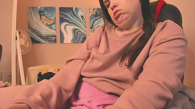 Snapshot of BattyMoll chatting on 02.07.25 BattyMoll online show from 02.07.25