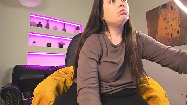 Snapshot of BattyMoll chatting on 02.09.25 BattyMoll online show from 02.09.25