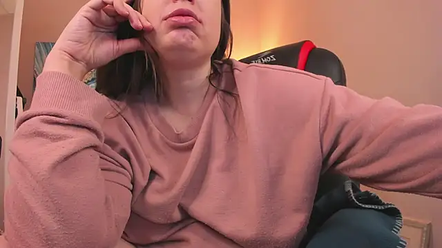 Snapshot of BattyMoll chatting on 02.24.25 BattyMoll online show from 02.24.25