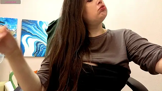 Snapshot of BattyMoll chatting on 10.18.25 BattyMoll online show from 10.18.25