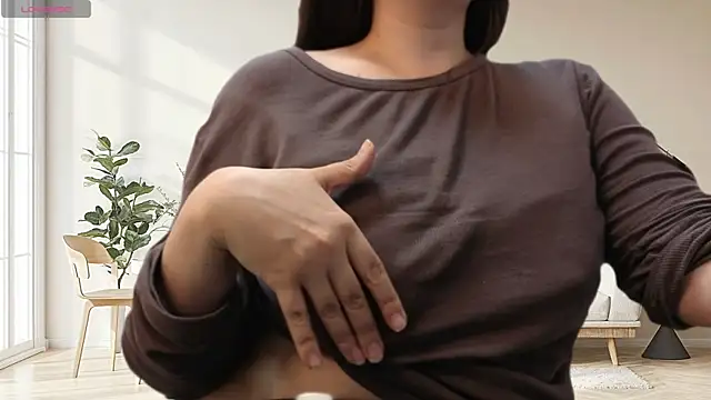 Snapshot of BattyMoll chatting on 10.30.25 BattyMoll online show from 10.30.25