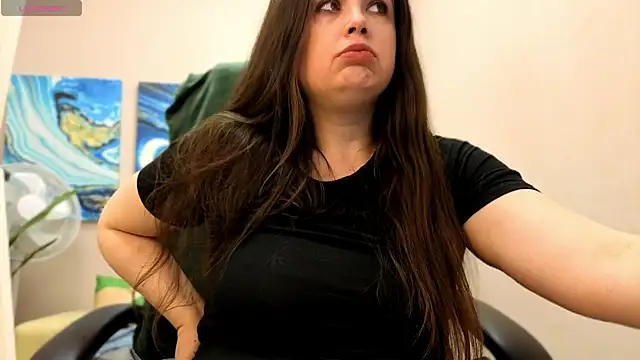 Snapshot of BattyMoll chatting on 12.04.25 BattyMoll online show from 12.04.25