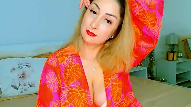 Snapshot of Tyana40 chatting on 01.28.25 Tyana40 online show from 01.28.25