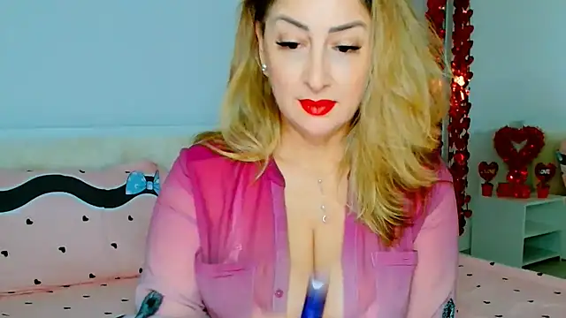 Snapshot of Tyana40 chatting on 02.12.25 Tyana40 online show from 02.12.25