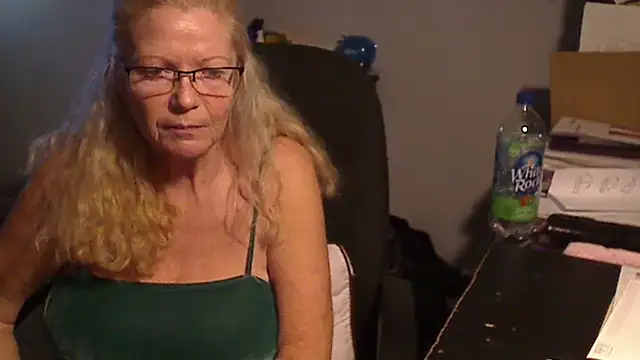 XTRAHORNYONE online show from 02.13.25