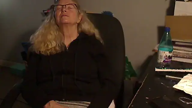 XTRAHORNYONE online show from 02.22.25