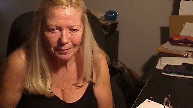 XTRAHORNYONE online show from 03.02.25