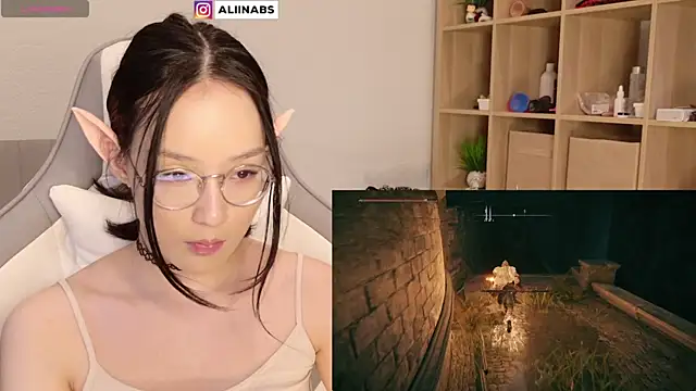 Snapshot of aliiiiiina chatting on 12.31.24 aliiiiiina online show from 12.31.24