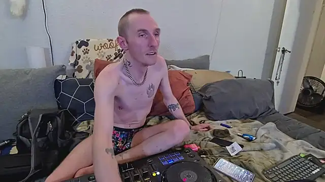 Snapshot of pyrowuff chatting on 11.23.25 pyrowuff online show from 11.23.25