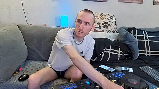 Snapshot of pyrowuff chatting on 02.12.26 pyrowuff online show from 02.12.26