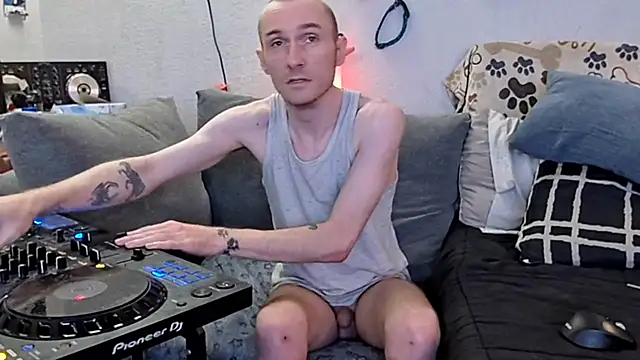 Snapshot of pyrowuff chatting on 02.26.26 pyrowuff online show from 02.26.26