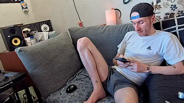 Snapshot of pyrowuff chatting on 03.09.26 pyrowuff online show from 03.09.26