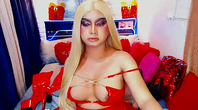 Snapshot of TsGoddessNhicolle chatting on 01.21.25 TsGoddessNhicolle online show from 01.21.25