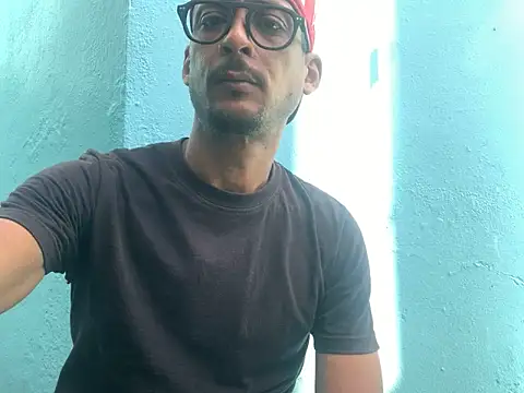 Snapshot of domigoodguy chatting on 12.11.24 domigoodguy online show from 12.11.24