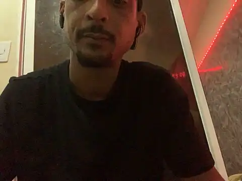 Snapshot of domigoodguy chatting on 01.21.25 domigoodguy online show from 01.21.25