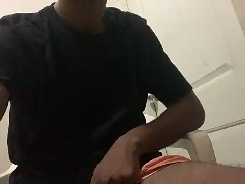 Snapshot of domigoodguy chatting on 02.21.25 domigoodguy online show from 02.21.25