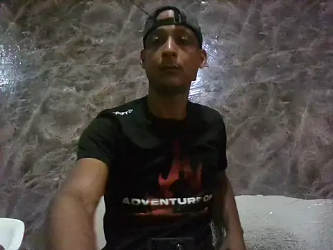 Snapshot of domigoodguy chatting on 10.13.25 domigoodguy online show from 10.13.25