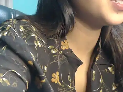 Snapshot of NancyRuvi chatting on 01.28.25 NancyRuvi online show from 01.28.25