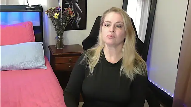 HollieBim online show from 12.05.24