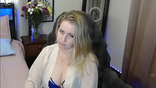 HollieBim online show from 02.09.25