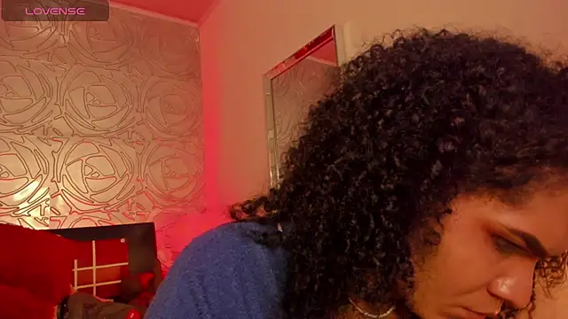 Snapshot of vennus1_ chatting on 03.18.25 vennus1 online show from 03.18.25