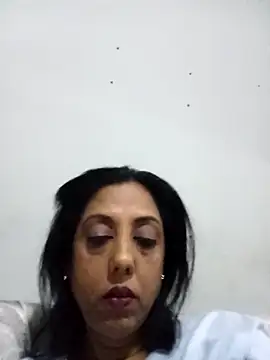 Snapshot of Mahi4luv chatting on 11.30.25 Mahi4luv online show from 11.30.25