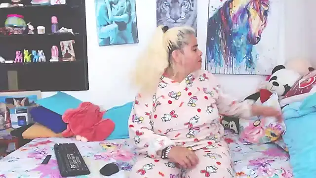 estrellita fugaz16x online show from 02.05.25