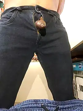 Snapshot of captain_juicyprecum chatting on 12.04.24 captain juicyprecum online show from 12.04.24