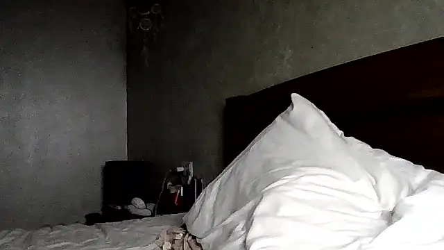 Snapshot of JulianaGold1 chatting on 01.05.26 JulianaGold1 online show from 01.05.26