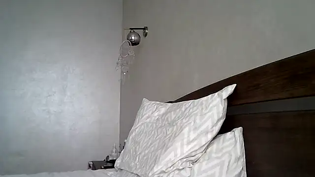 Snapshot of JulianaGold1 chatting on 02.18.26 JulianaGold1 online show from 02.18.26