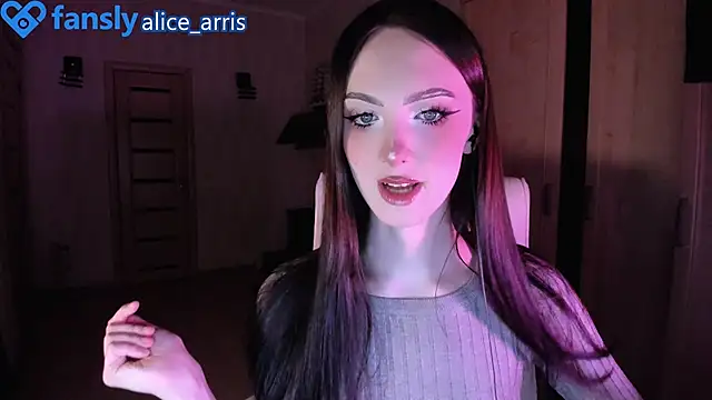 Snapshot of Alice__Aris chatting on 10.14.25 Alice Aris online show from 10.14.25