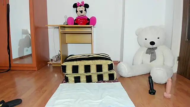 Snapshot of AnneQueen chatting on 12.18.24 AnneQueen online show from 12.18.24