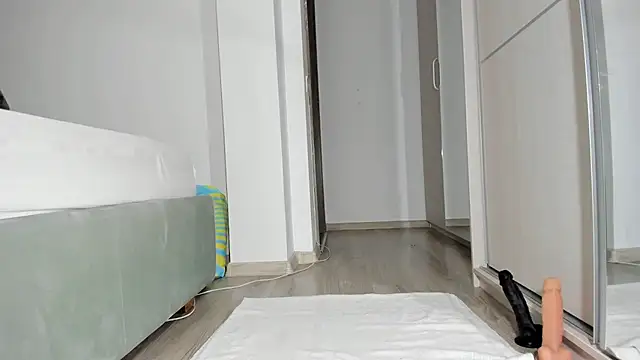 Snapshot of AnneQueen chatting on 10.08.25 AnneQueen online show from 10.08.25