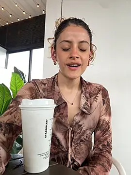 Snapshot of alana15 chatting on 11.30.25 alana15 online show from 11.30.25