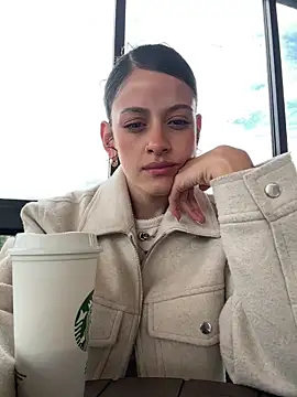 Snapshot of alana15 chatting on 12.05.25 alana15 online show from 12.05.25