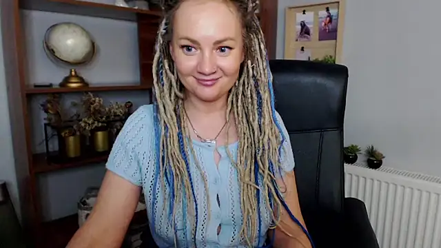 Snapshot of KayaMagic chatting on 02.06.25 KayaMagic online show from 02.06.25