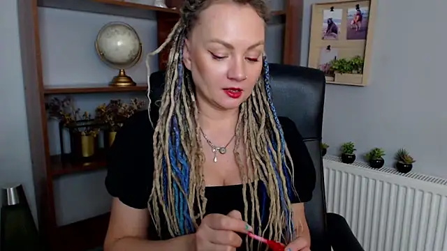 Snapshot of KayaMagic chatting on 03.11.25 KayaMagic online show from 03.11.25