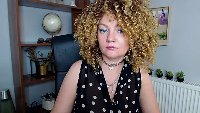 Snapshot of KayaMagic chatting on 03.20.25 KayaMagic online show from 03.20.25