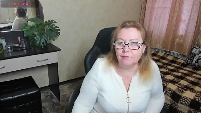 Snapshot of Frau_Marta chatting on 12.16.24 Frau Marta online show from 12.16.24