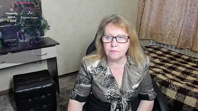 Snapshot of Frau_Marta chatting on 01.12.25 Frau Marta online show from 01.12.25