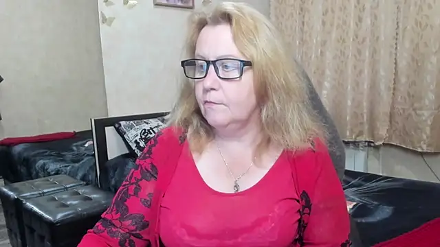 Snapshot of Frau_Marta chatting on 11.29.25 Frau Marta online show from 11.29.25