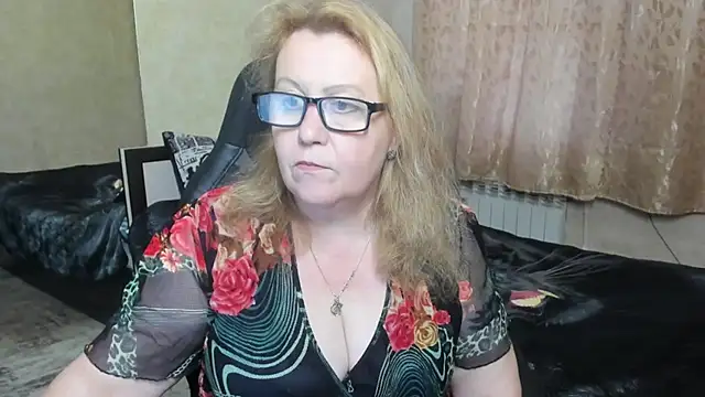 Snapshot of Frau_Marta chatting on 12.02.25 Frau Marta online show from 12.02.25