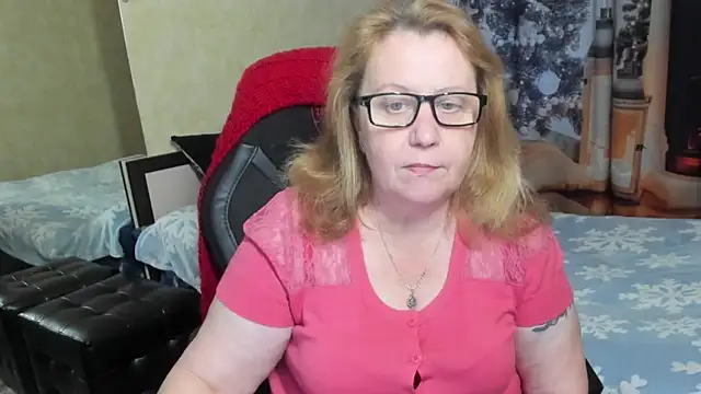 Snapshot of Frau_Marta chatting on 12.19.25 Frau Marta online show from 12.19.25