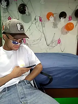 Snapshot of pinedasex777 chatting on 10.13.25 pinedasex777 online show from 10.13.25