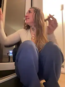 Snapshot of chloetease chatting on 12.16.24 chloetease online show from 12.16.24